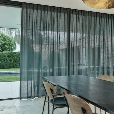 Inbetweens of overgordijnen: wat past het beste bij jouw interieur?