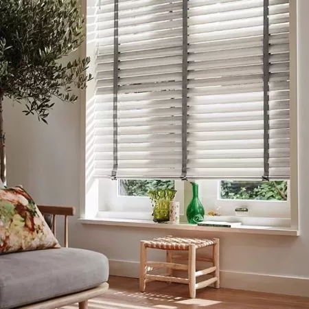 Welke raamdecoratie houdt warmte buiten?